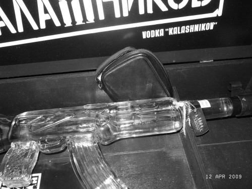 vodka kalashnikov ZXWEjgG0Pm95ohyyiOOu6vSto1_1280.jpg